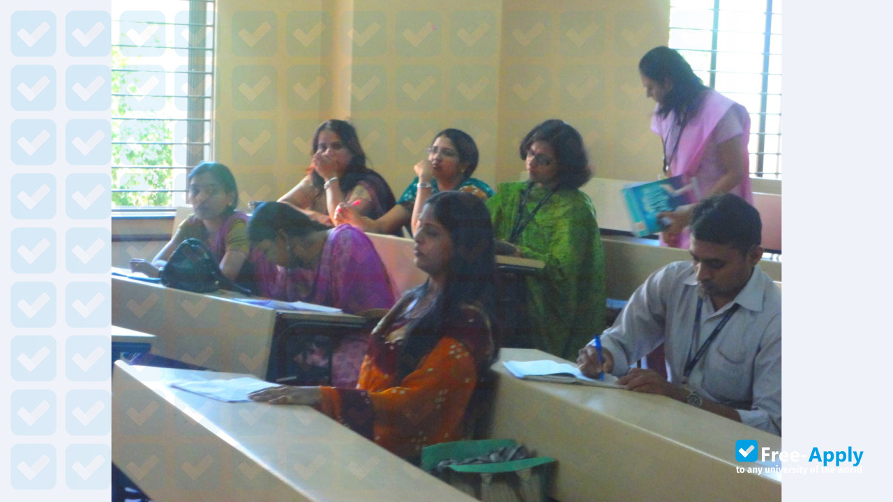Foto de la MAEER's Arts Commerce and Science College Pune #6