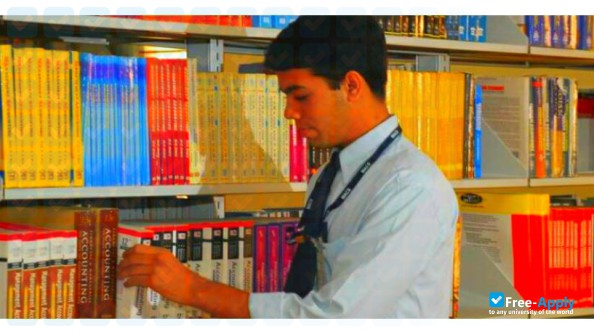 Foto de la MAEER's Arts Commerce and Science College Pune #2