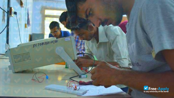 Photo de l’A V Parekh Technical Institute #5
