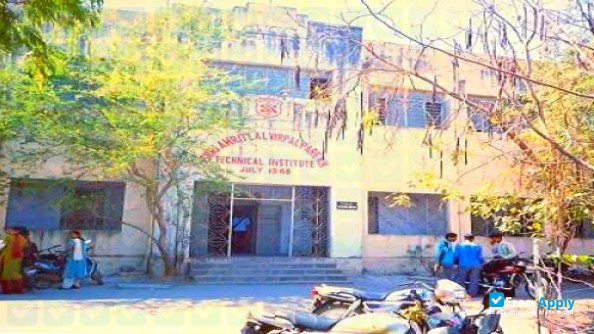 Photo de l’A V Parekh Technical Institute