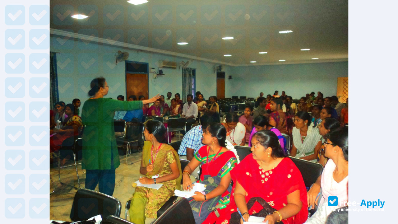 Foto de la V. O. Chidambaram College #5