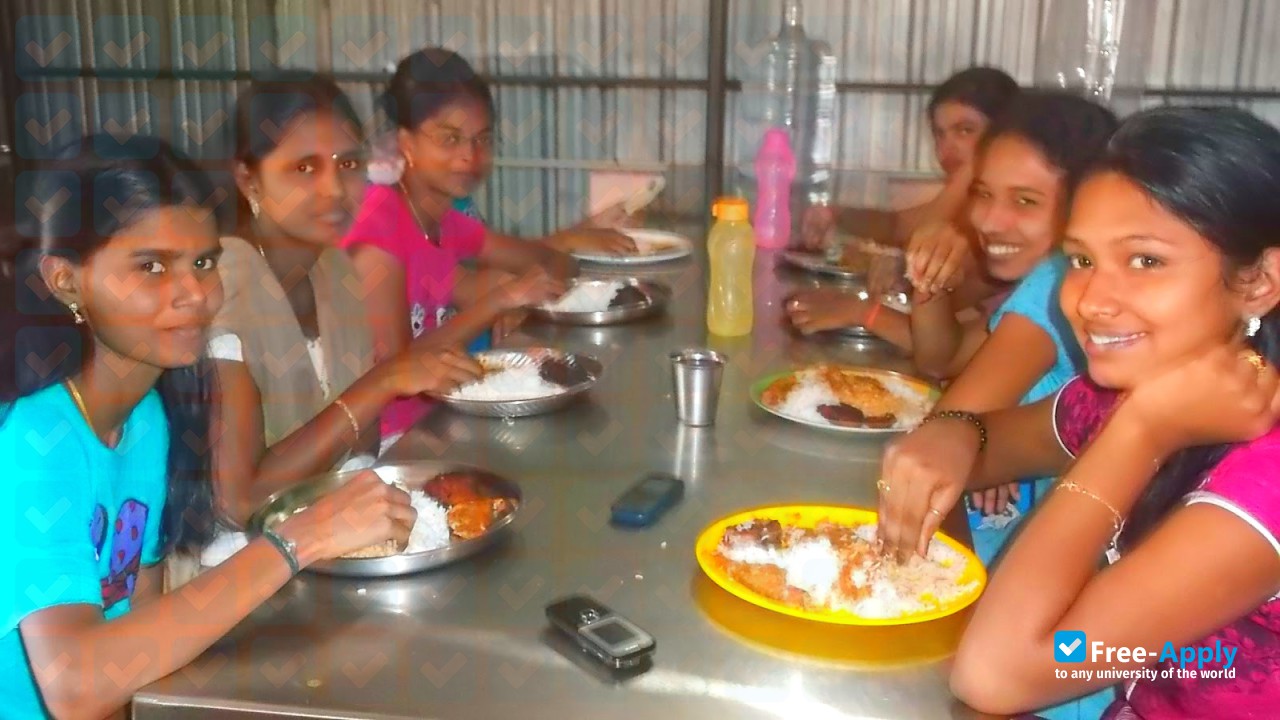 Foto de la Apoorva Degree College #4