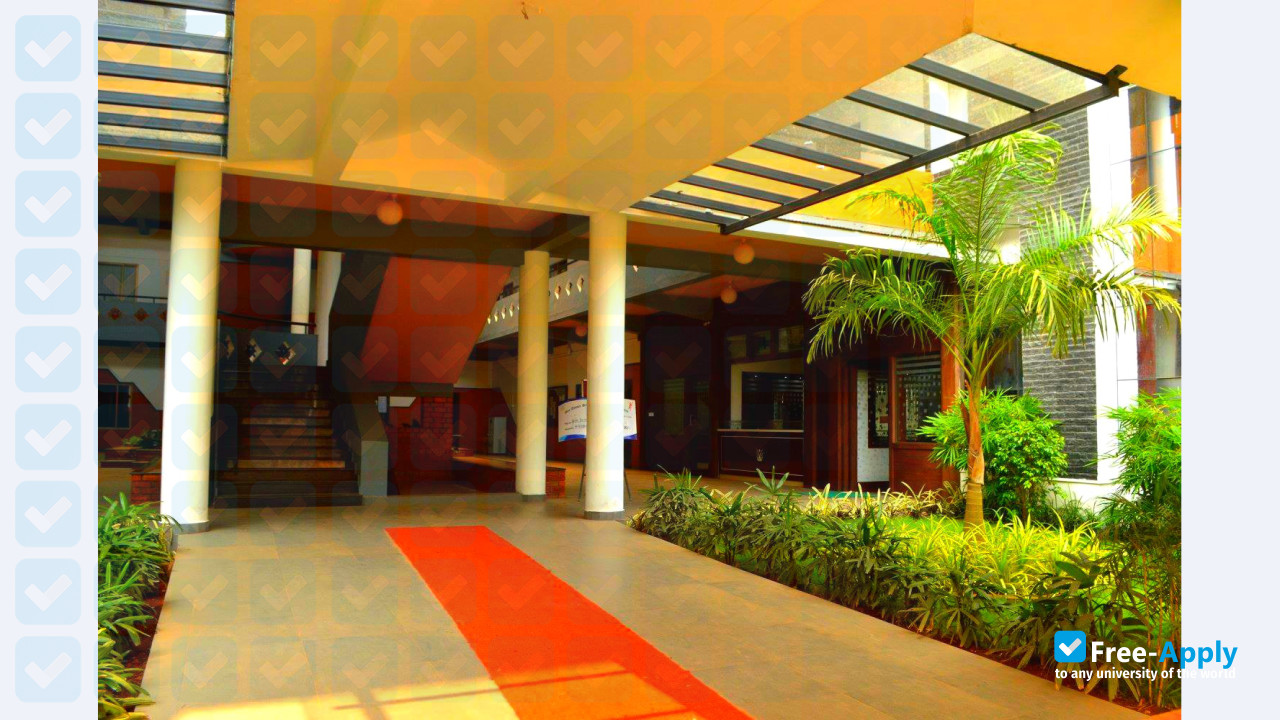Foto de la Farook Institute of Management Studies #9