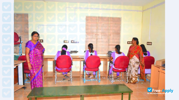 Photo de l’Dharumapurm Gnanambikai Govt Arts College for Women #5