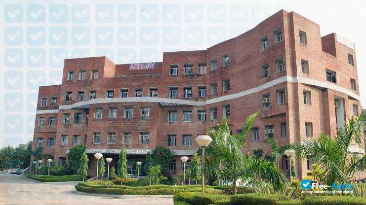 Photo de l’Hill College Tadubi #3