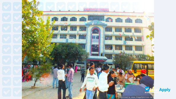 Photo de l’Indian Institute of Health Education and Research Beur #4