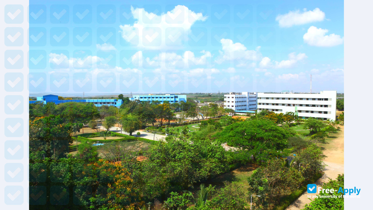 Foto de la S K R Engineering College #9