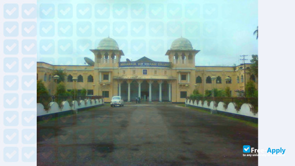 Foto de la Maharaja Bir Bikram College