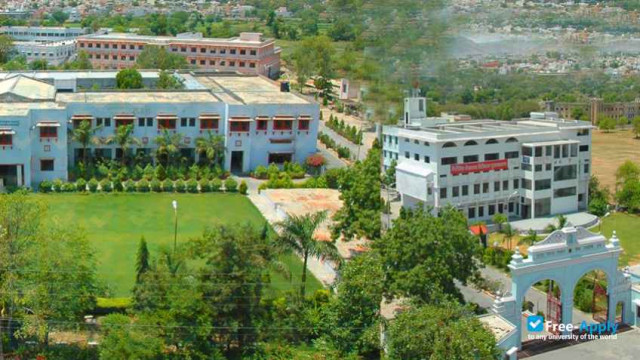 Photo de l’Bhupal Nobles University #3
