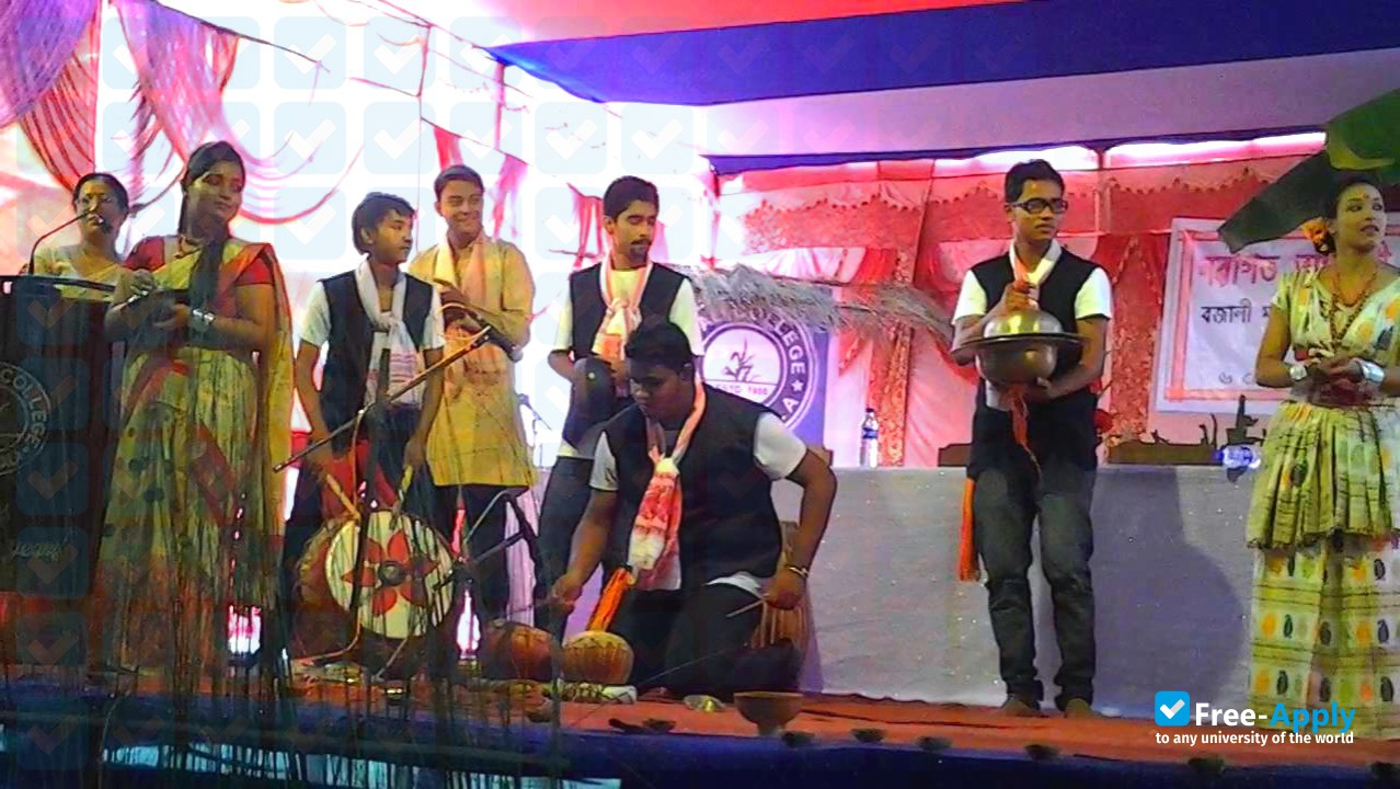 Foto de la Bajali College Pathsala #5