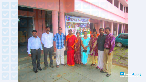 Foto de la Sree Narayana College of Technology Kollam #7