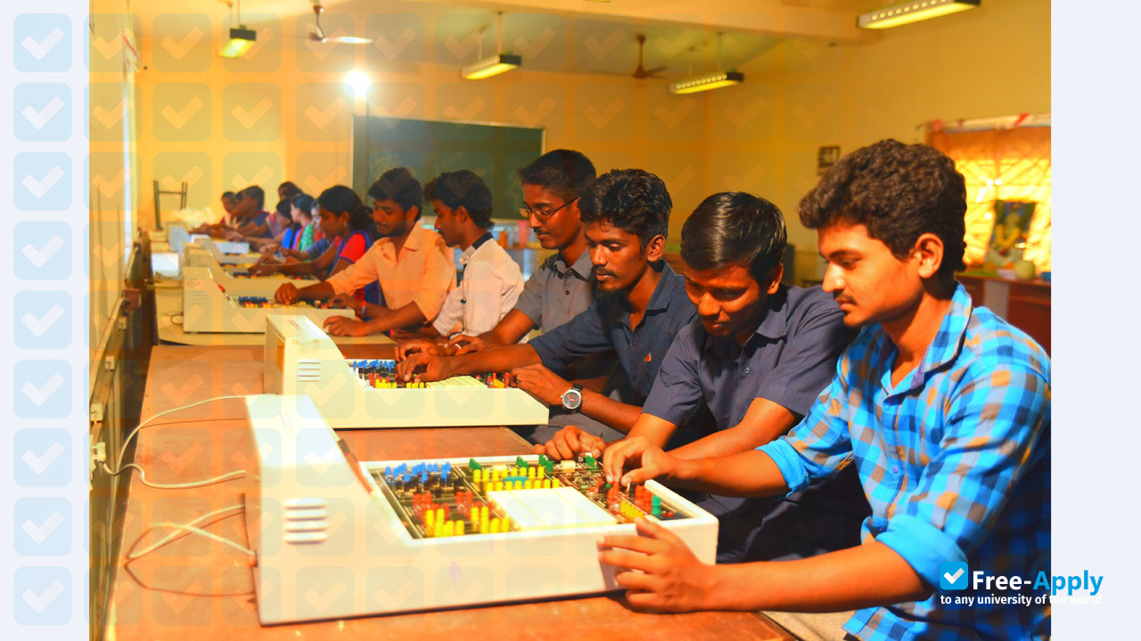 Alagappa Chettiar College of Engineering & Technology photo #7