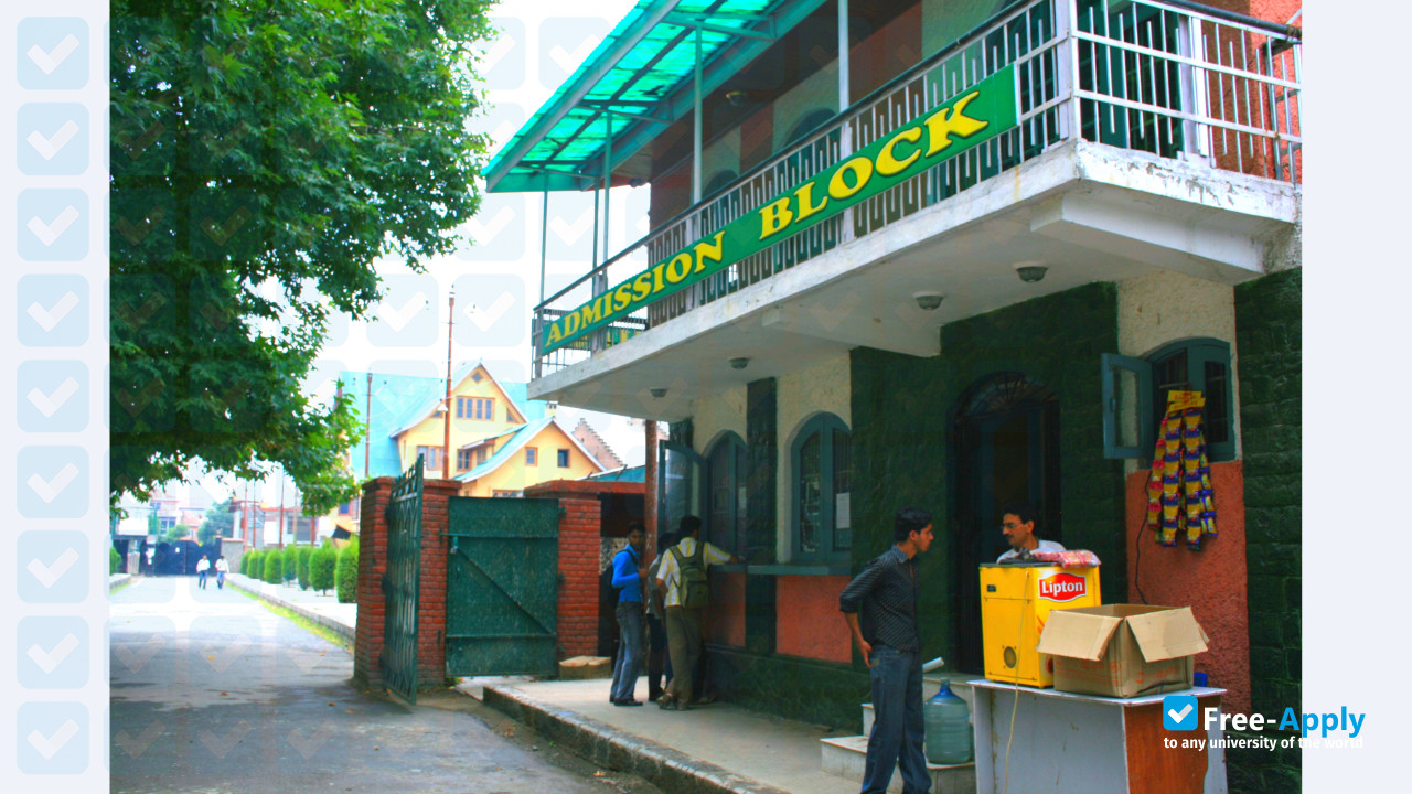 Foto de la Islamia College of Science and Commerce Srinagar #8
