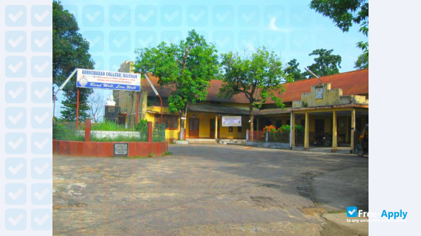 Foto de la Gurucharan College Silchar #7