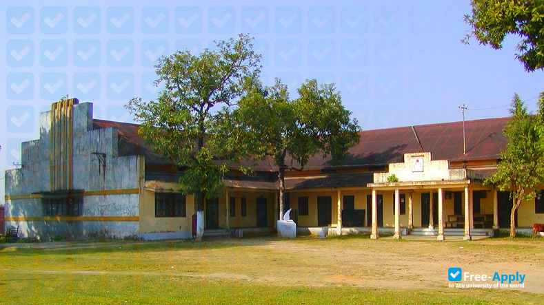 Foto de la Gurucharan College Silchar #3