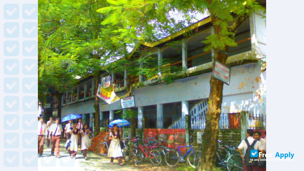 Foto de la Gurucharan College Silchar #6