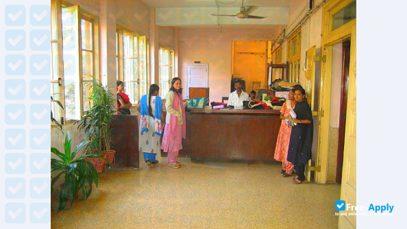 Shreemati Nathibai Damodar Thackersey Women's University photo #6