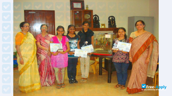 Photo de l’Shreemati Nathibai Damodar Thackersey Women's University #1