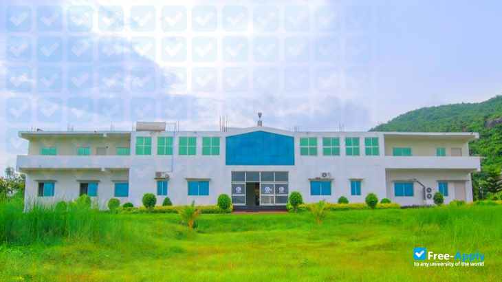 University of Technology and Management photo #8