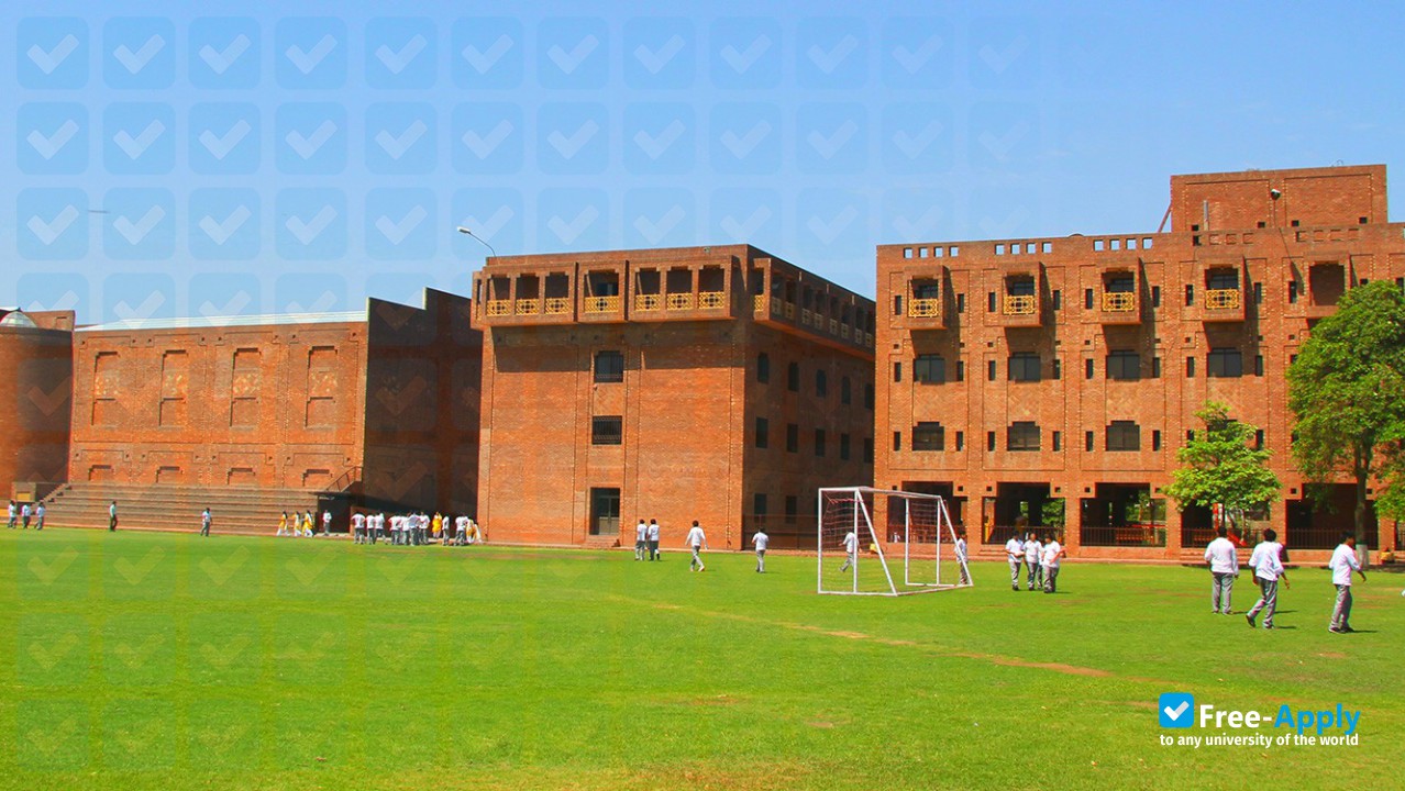 University of Technology and Management photo #4