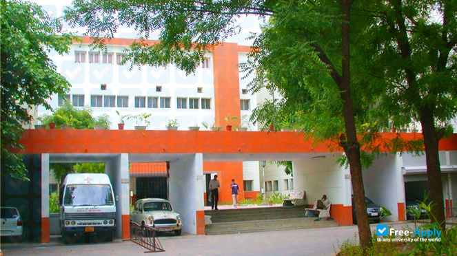 Фотография Smt N H L Municipal Medical College