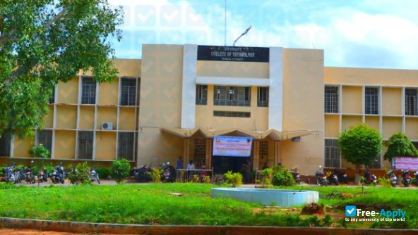 Foto de la Osmania University University College of Technology #2