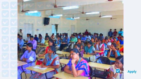 Foto de la Saradha Gangadharan College #10