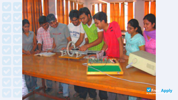 Foto de la Saradha Gangadharan College #8