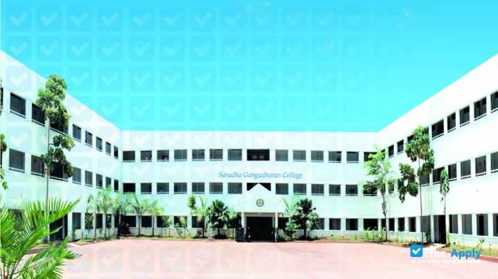 Foto de la Saradha Gangadharan College #9