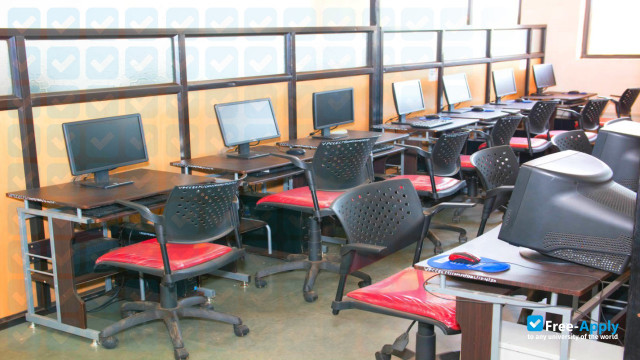 Foto de la Vidya Prabodhini College of Commerce Education Computer & Management Parvari #2