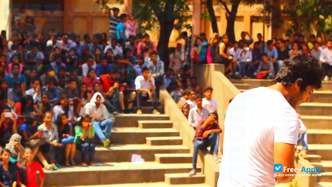 Dyal Singh College photo #3