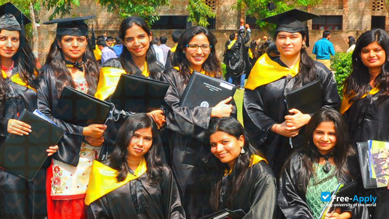Foto de la BRCM College of Engineering & Technology #8
