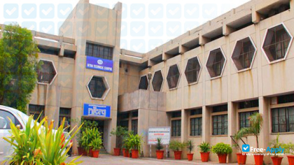 Foto de la Indotech College of Engineering #4