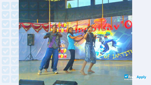 Foto de la Indotech College of Engineering #6