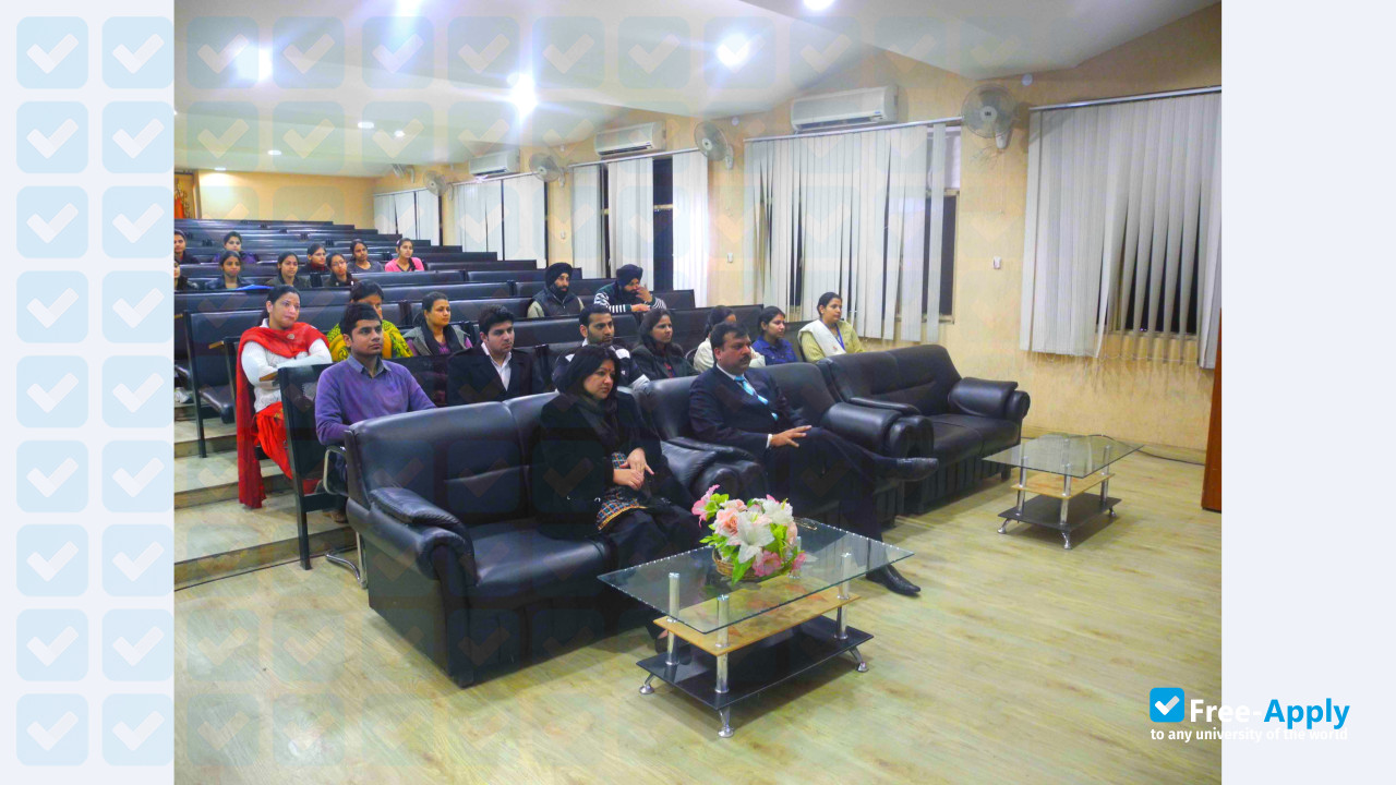 Adarsh Bhartiya College Pathankot фотография №9