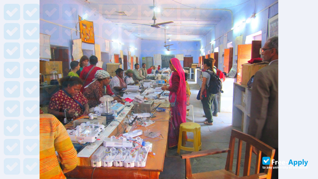 Barefoot College photo #15