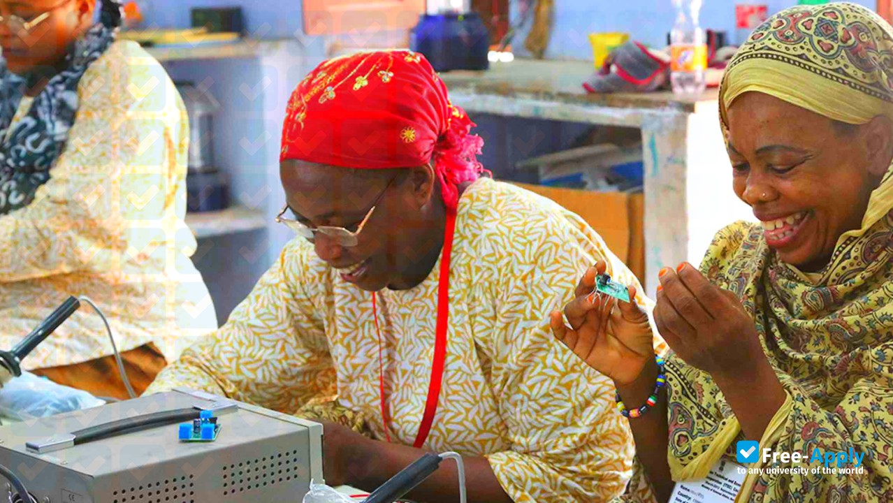 Barefoot College photo #9