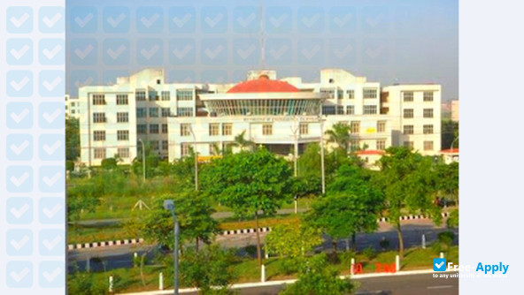 Photo de l’IEC College of Engineering and Technology #9