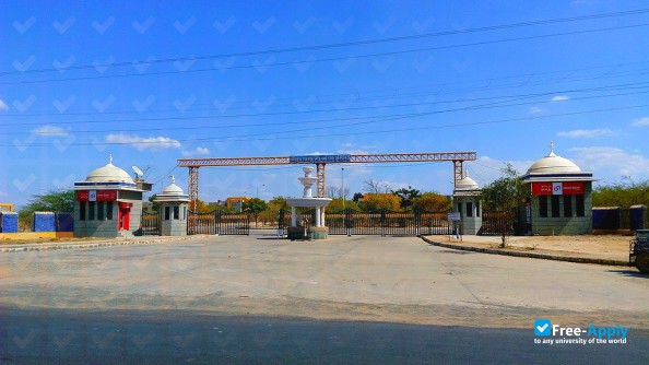 Foto de la Krantiguru Shyamji Krishna Verma Kachchh University #8