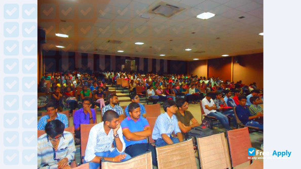 Foto de la Gardi Vidyapith B H Gardi College of Engineering & Technology Rajkot #10