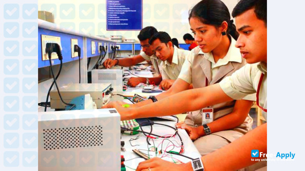 Photo de l’Viswajyothi College of Engineering and Technology #11