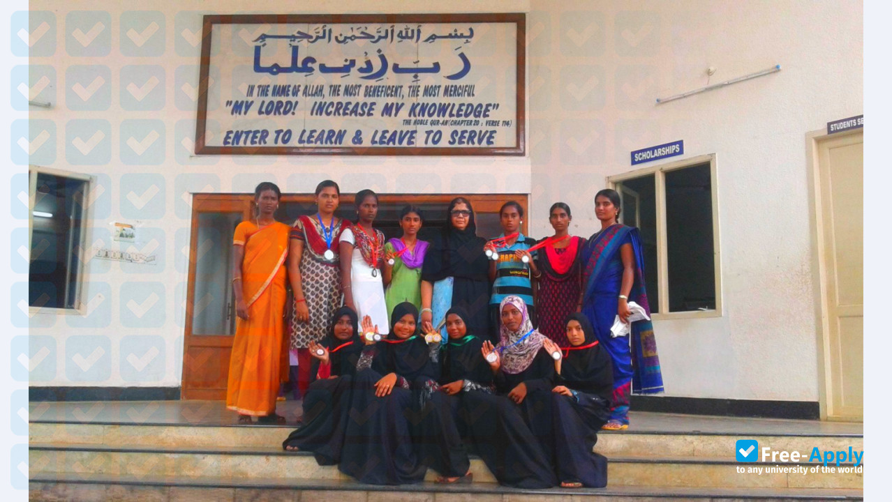 Foto de la Thassim College #4