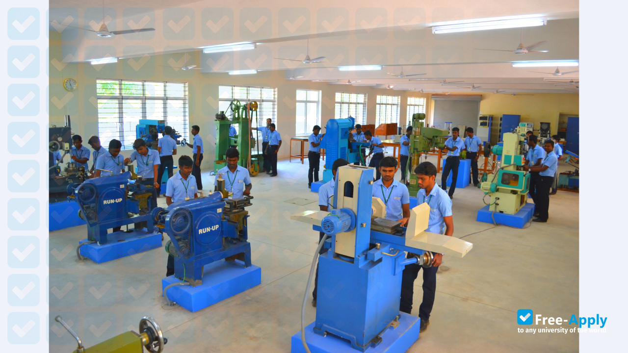 Foto de la Chettinad College of Engineering and Technology #6