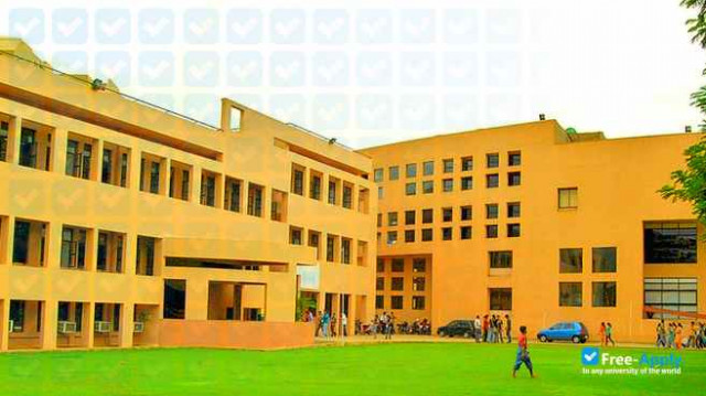 Photo de l’SIES College of Management Studies #1