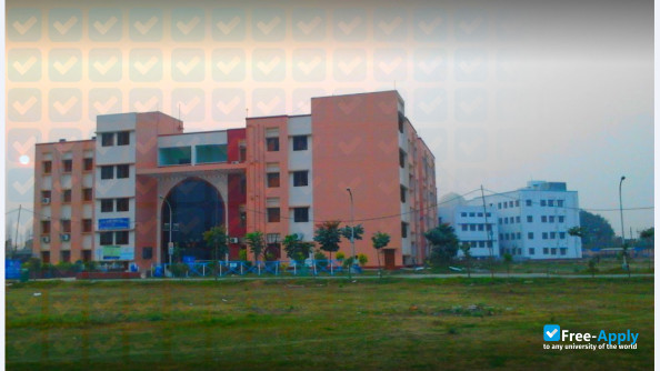Foto de la University of Gour Banga #2