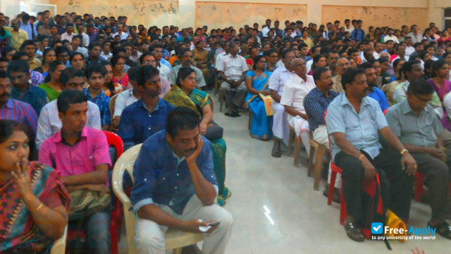 Foto de la College of Engineering Adoor