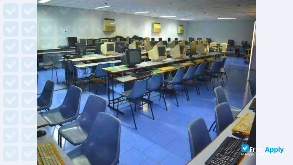Photo de l’Nesamony Memorial Christian College #5
