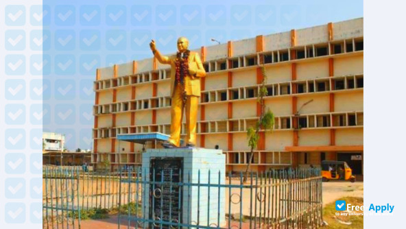 Foto de la Dr Ambedkar Government Arts College #3