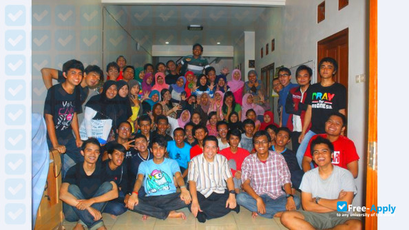 Foto de la Universitas Bakrie #8
