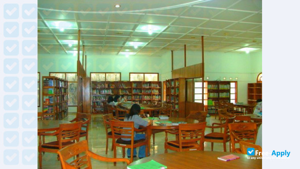Malangkucecwara School of EconomicsMalangkucecwara School of Economics photo #2